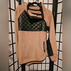 Abercrombie & Fitch Two Toned Asymmetrical Quilted Fleece Jacket Size Meduim‎